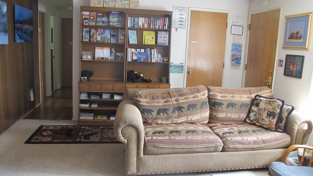 Frenchy'S Adventure Bed And Breakfast Anchorage Exterior foto